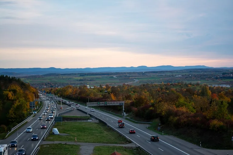 Autobahnen am Samstag: Verkehrslage vor der Abfahrt prüfen