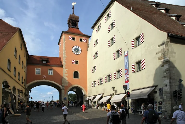 Regensburg: Familien erleben „Abenteuer Geschichte“ am 19. August