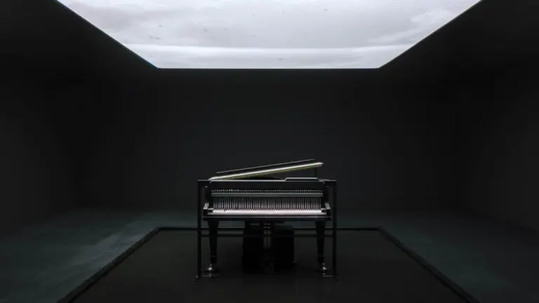 Sakamoto in Berlin: „seeing sound, hearing time“ ab 11.9.