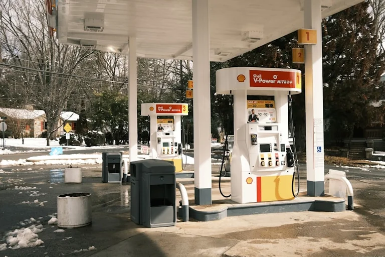Sonntags tanken: Preise vergleichen und E10 sicher wählen