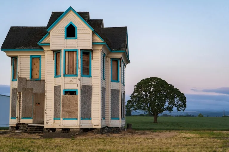Ein altes Haus im Traum: Erinnerungen und Wandel einordnen